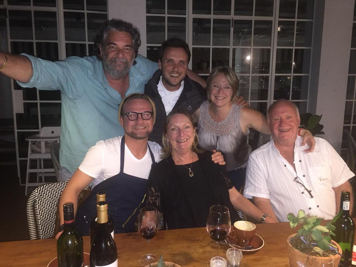 With the wonderful Perold family who won a glorious dinner prepared by <a href="/NotHamButMan/">SlipperyspoonK</a> and@MariusUys2 . @dutoitskloof