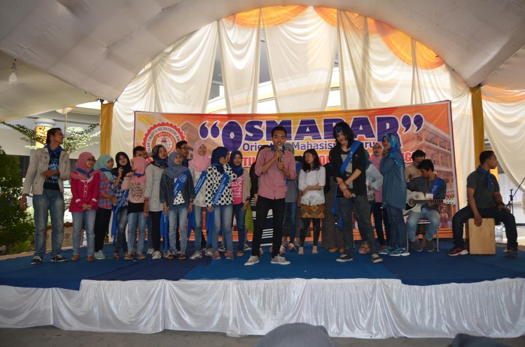 Presentasi ukm di osmabar 2015 #STIEBINABANGSA
