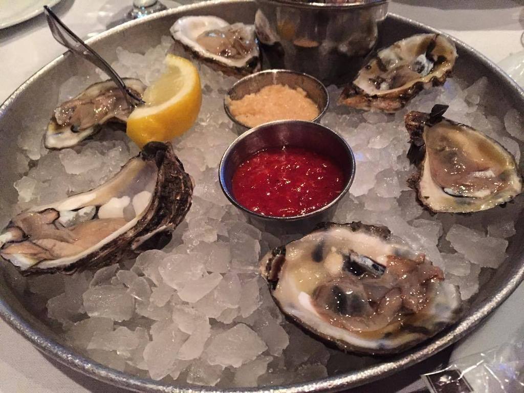 #kvpflorida: Gulf oysters at <a href="/400Beach/">400 Beach Seafood</a> in #stpetersburg. NOM! #oysters