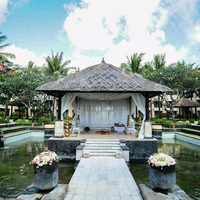 A tranquil #mandap setting from our latest #Bali wedding. #TCBRealWeddings #Simplicity #Serene