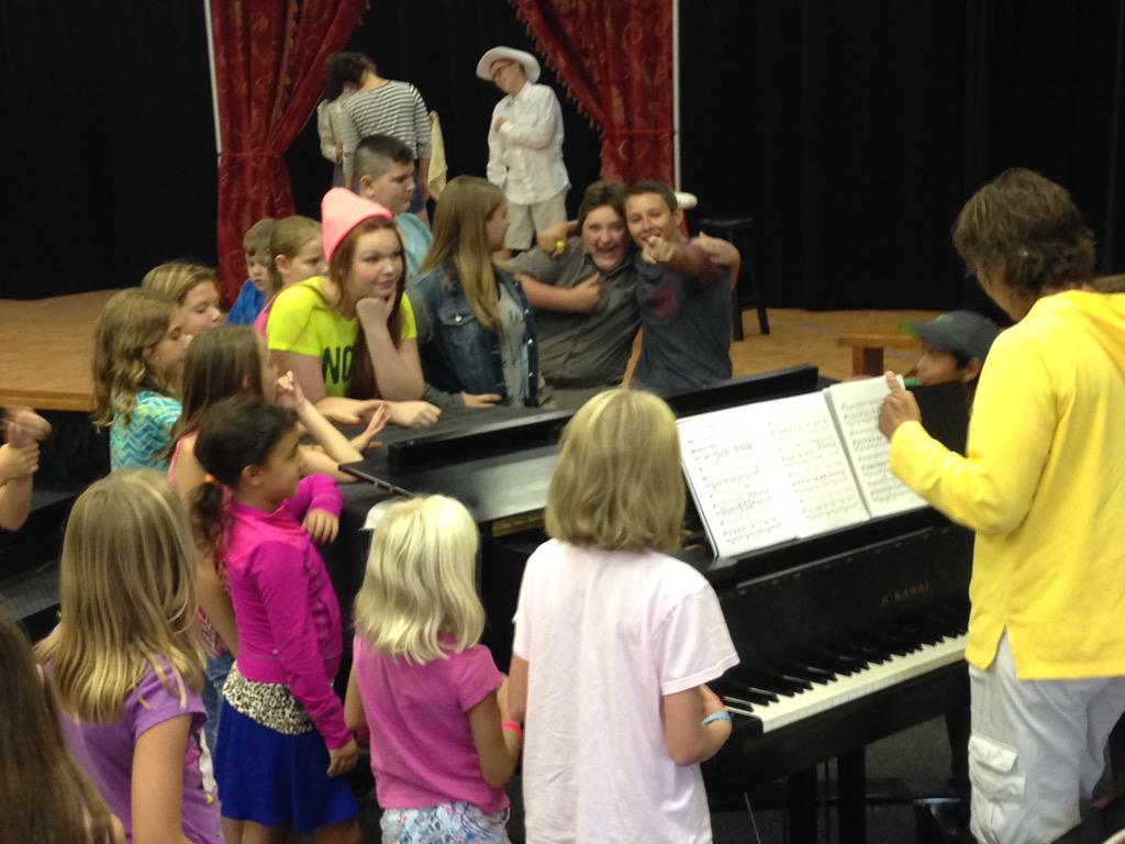 IslandTheater's tweet photo. Lookie here we're having fun! http://t.co/qkPQmu5lij