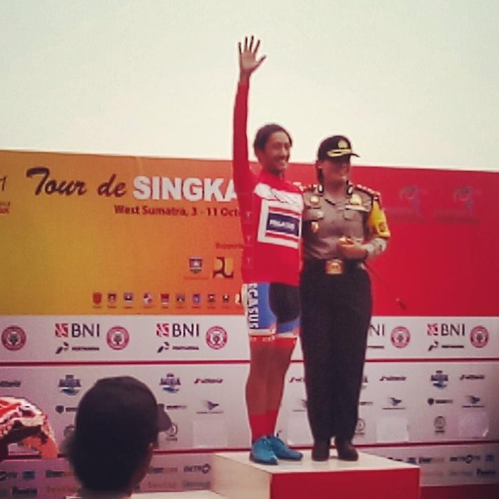 pegasus_cycling's tweet photo. Congrats to Aiman f red n orange jrsy. #Vittoria #VittoriaIndonesia #ccnsport #leagueworld @vittoriatyres @Ccnsport http://t.co/3QJTDRDsN5