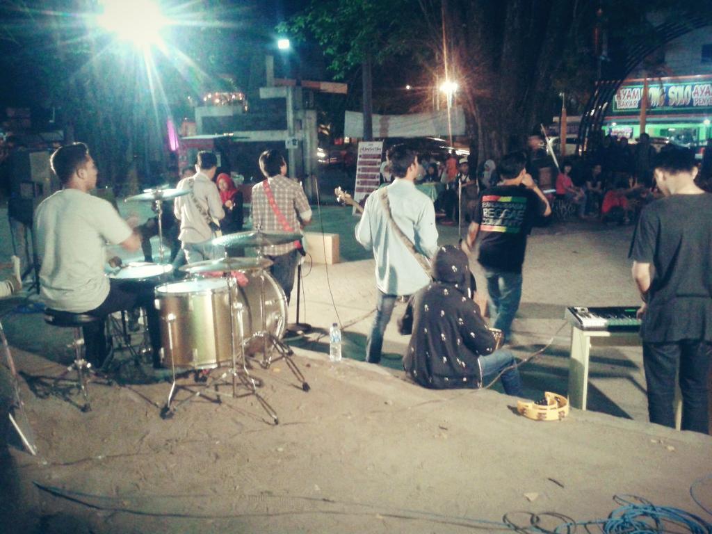 dreamtreereggae #savefororangutan #tamanvanderpijl #banjarbaru #26sep #uyeee