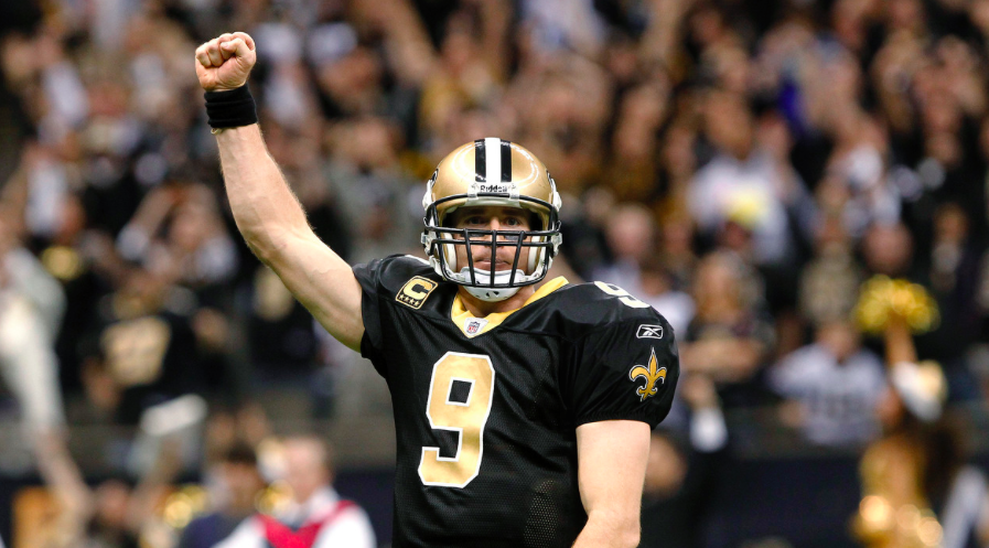 NFLCanada's tweet photo. 5,000+ completions.
400 touchdown passes.
Countless memories.

Congratulations, @DrewBrees. http://t.co/HRjbzhGzKw