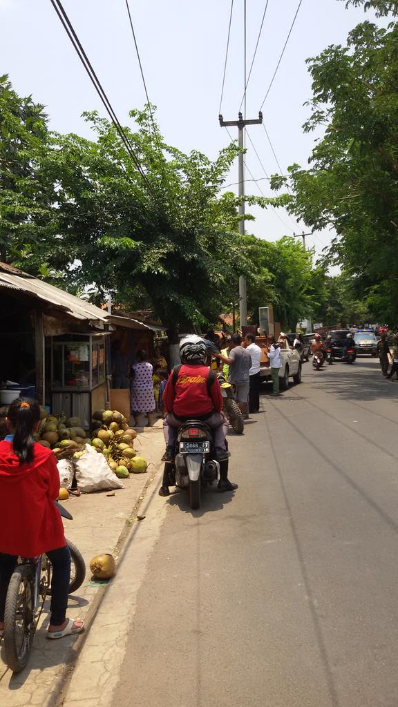 Penertiban bangunan liar spnjng jl.kemuning brjln dgn lancar n' tertib <a href="/DediMulyadi71/">Kang Dedi Mulyadi</a> <a href="/satpolPP_Pwk/">SatpolPP_Purwakarta</a> <a href="/Kaharti_PWK/">kaharti.purwakarta</a>