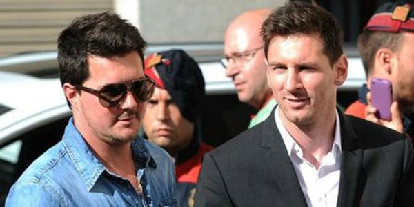 protestbk's tweet image. ünlü futbutbolcu messi'nin kardeşi ruhsatsız silah taşıma suçundan gözaltına alındı messi konuyla yakın ilgineliyor