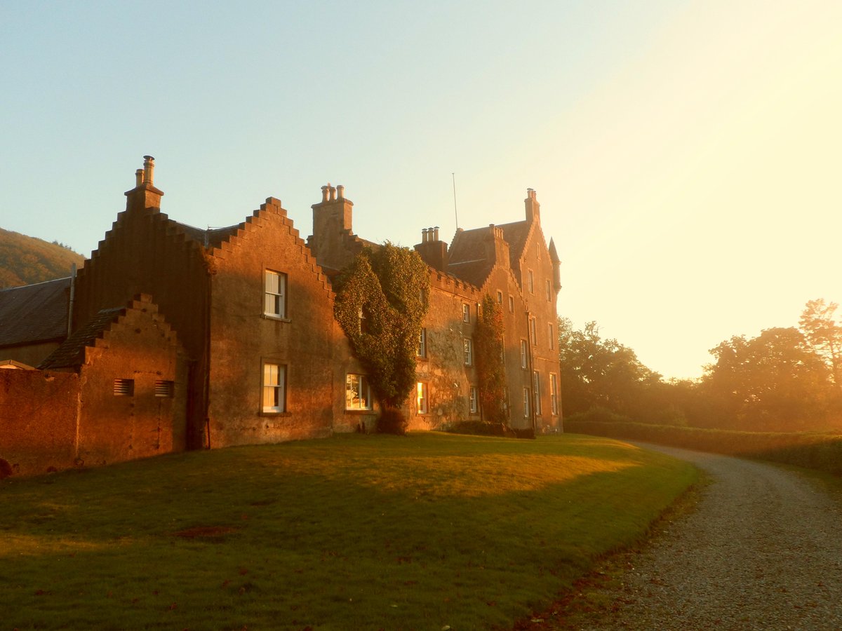 AlineDobbie's tweet image. @LungaHouse We had lovely stay at Lunga, glorious wedding venue in superb Scottish location plus.google.com/photos/1058333…