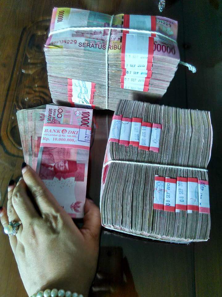 stp_andy's tweet photo. Gaji satu hari aj dh spt ini...ap lg sebulan http://t.co/lKzGANQ2Zv