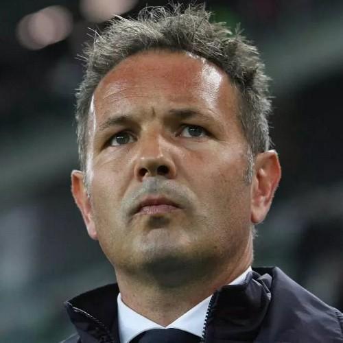 OCasilini's tweet photo. IO NON SONO GAY ,MA SONO TRISTE PERCHE' VERRO' LICENZIATO! http://t.co/0GSjcm9Zch