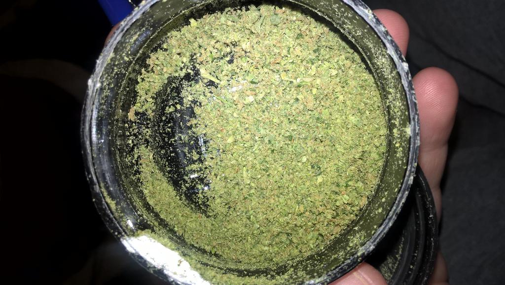 Est1993Denver's tweet photo. Some pixie dust for me indeed ❤ @stonershaked @stillblazingtho @ThaStonersLife @Stoner_Xpress http://t.co/UxSACrJLZm