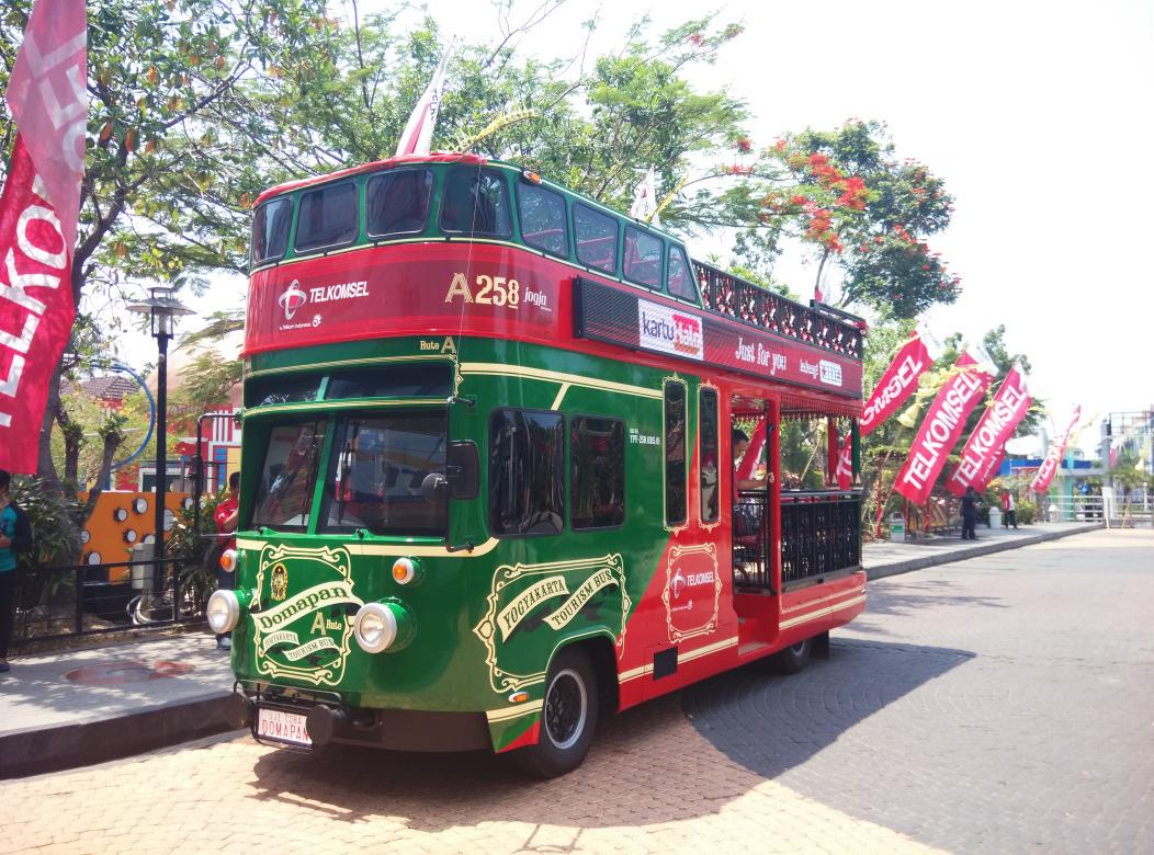 #Domapan bis pariwisata #jogja yg baru.. moga berprilaku lbih baik dari bis yg ad &amp; berdampak positif ke warga jogja