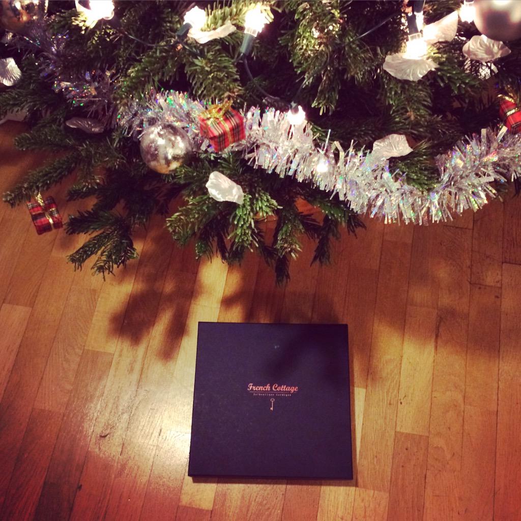 FrenchCottage_'s tweet photo. Attention dernières heures de collecte et 91% ! Offrez un cardigan French Cottage pour Noël;)
http://t.co/fM8P0vUCEc http://t.co/l0aAFwJVi5