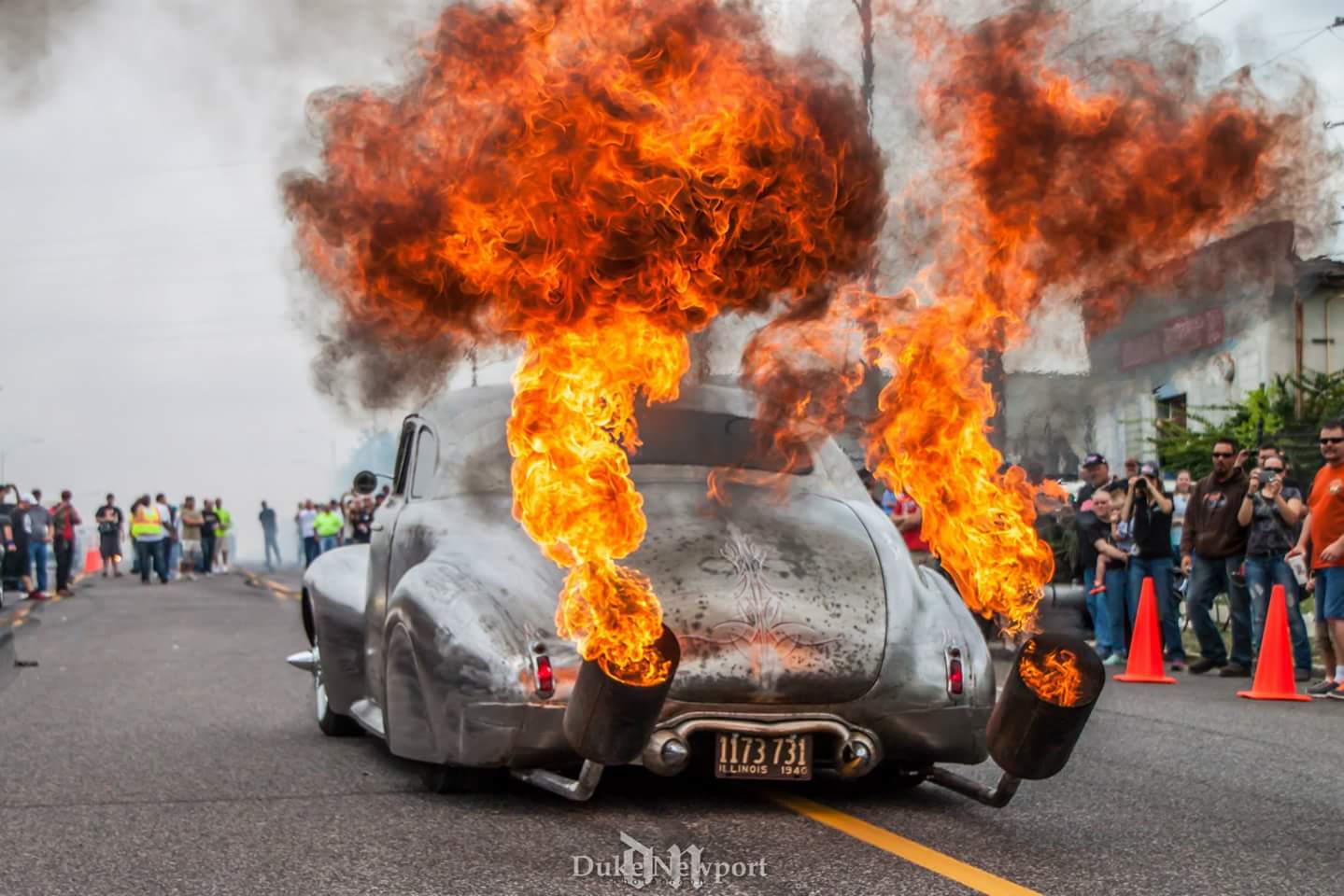 Огненный автомобиль