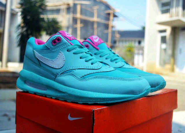 Sepatu Nike (BC-2). Size 39-44. IDR 300.000. Minat? PIN: 2B132C07 / SMS-WhatsApp: 089612232263.