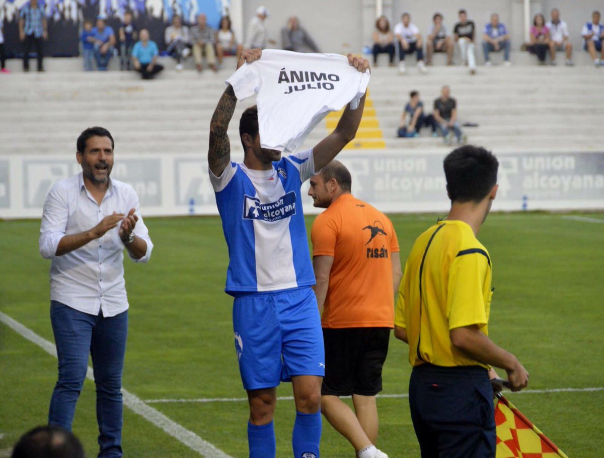 Alex_rubio7's tweet photo. hermano estamos contigo!!Esta victoria y mis tres goles van para ti y tu familia te esperamos..@Juliodedios8 http://t.co/kcOpOFSdQV