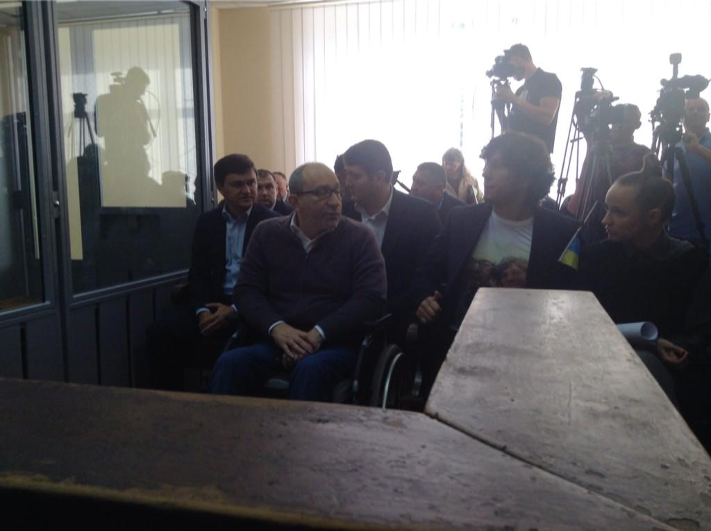 Подозреваемые на месте. Из потерпевших не хватает пока Ряполова. Не видать адвоката Гунченко. Быстриченко нет.