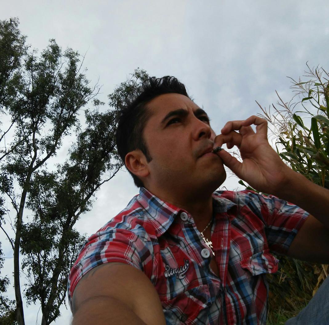 🔥🔥🔥bajo un cielo nublado🔥🔥🔥