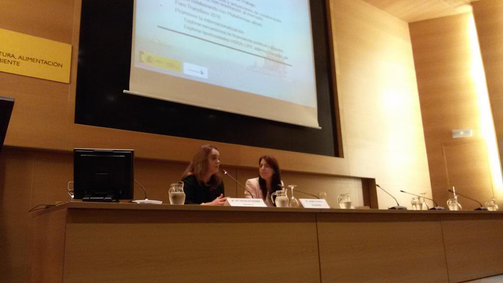 ptprotecma's tweet photo. Comenzamos jornadas de contaminación marina en @magramagob Día muy interesante por delante. http://t.co/l3jBaYvH8u