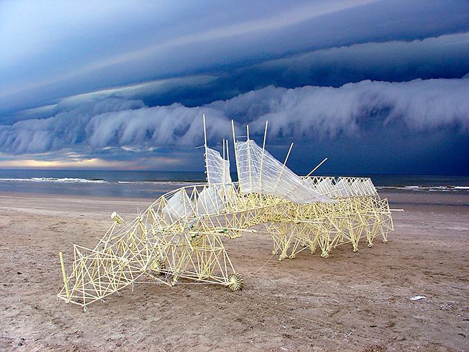EspacioFTef's tweet photo. El 23 de octubre llegan las criaturas de #TheoJansen. Estos talleres acompañarán a la expo: http://t.co/Q8jpWxrFLg http://t.co/IoCMIm0J53