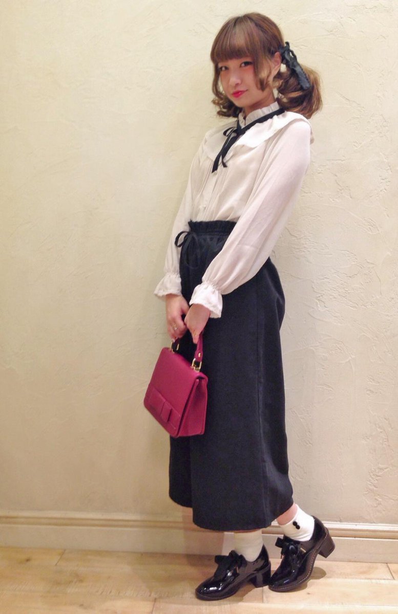 F I N T Official フィント公式 Twitter ನಲ ಲ ハロウィンコーデコンテスト 投稿例 古洋館で働くメイドさん風コーデ クラシックさが本物感をup グランプリに選ばれた方には オンラインストアで使えるクーポンをプレゼント みなさん是非参加してください