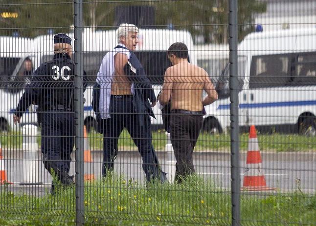 Due dirigenti Air France dopo il tentato linciaggio a Parigi.