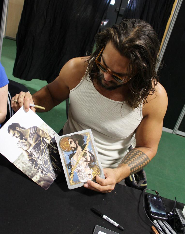 orpheelin's tweet photo. *Achievement unlocked* I gave my Khal Drogo card to Jason Momoa. *Can die now* http://t.co/K2PSksI4vY