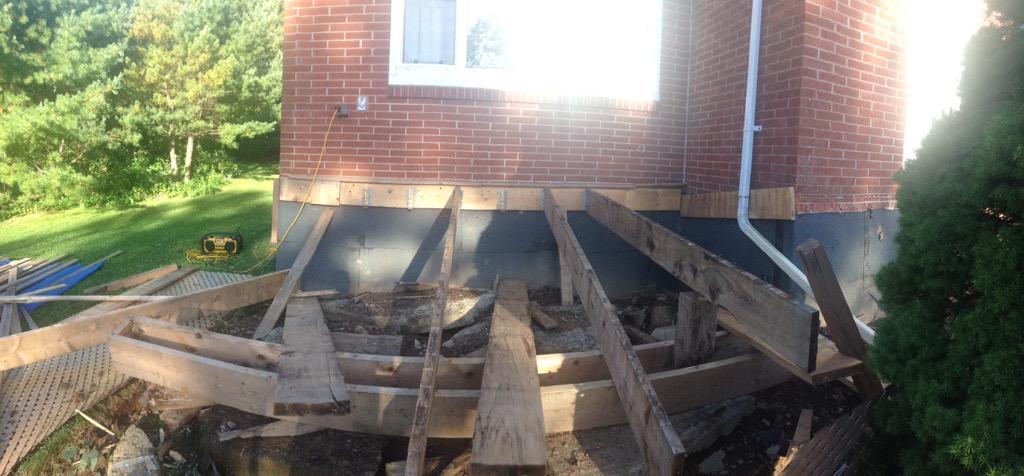 RefinedRemoval's tweet image. A Deck Demo For Today! Stay Tuned For The Finished Product 💪🔨👌 #Demolition #Deck #SmashingStuff