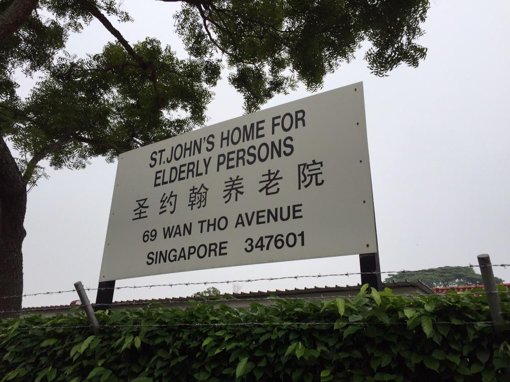 gretmaru's tweet photo. RS Singapore -boys on service project http://t.co/3yBqp4SdZU