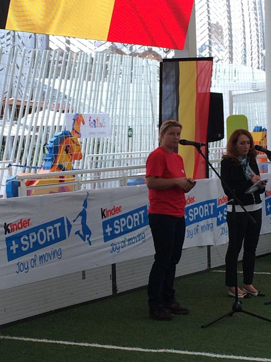 ValerieBruy's tweet photo. @BrigitteBecue, fijn om jou bij ons te hebben om de kids uit #huldenberg aan te moedigen & te motiveren #viasano http://t.co/CdcGGheVHM