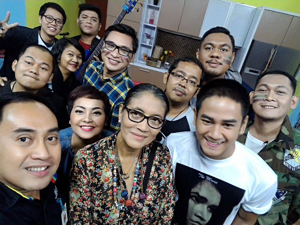 Rameee kannnn??? Yukkk siap2 depan TV skrg yaaa!!! <a href="/JaktvCom/">JakTvOfficial</a> <a href="/jodiyef/">Follow IG @jodiye</a> <a href="/VeckyManengkey/">Vecky Manengkey</a> @VeveAdeline