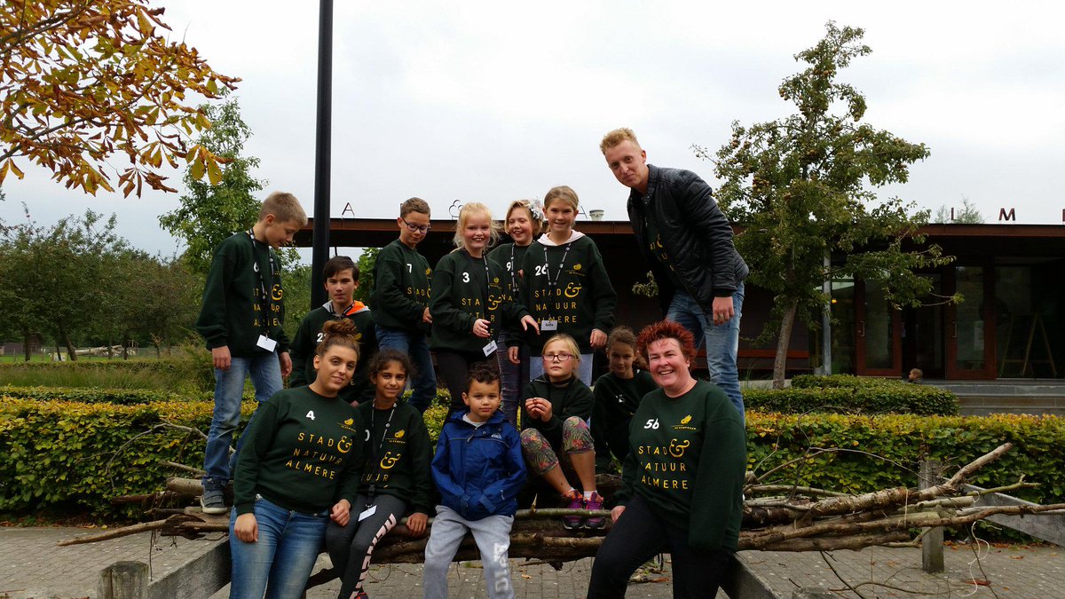 En met de hele groep op de zelfgemaakte brug! Toppers bij pfs kemphaan