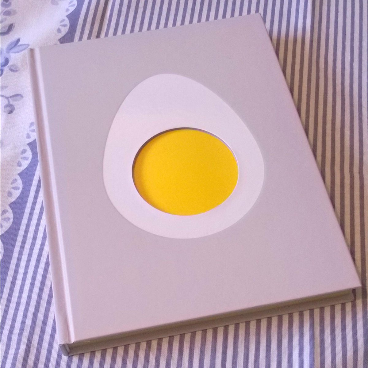 Tell us which eggs help you #TackleTheDay for a chance to #win <a href="/blanchevaughan/">Blanche Vaughan</a> cookbook #Egg blackacrefarmeggs.com/yumscrum-terms/