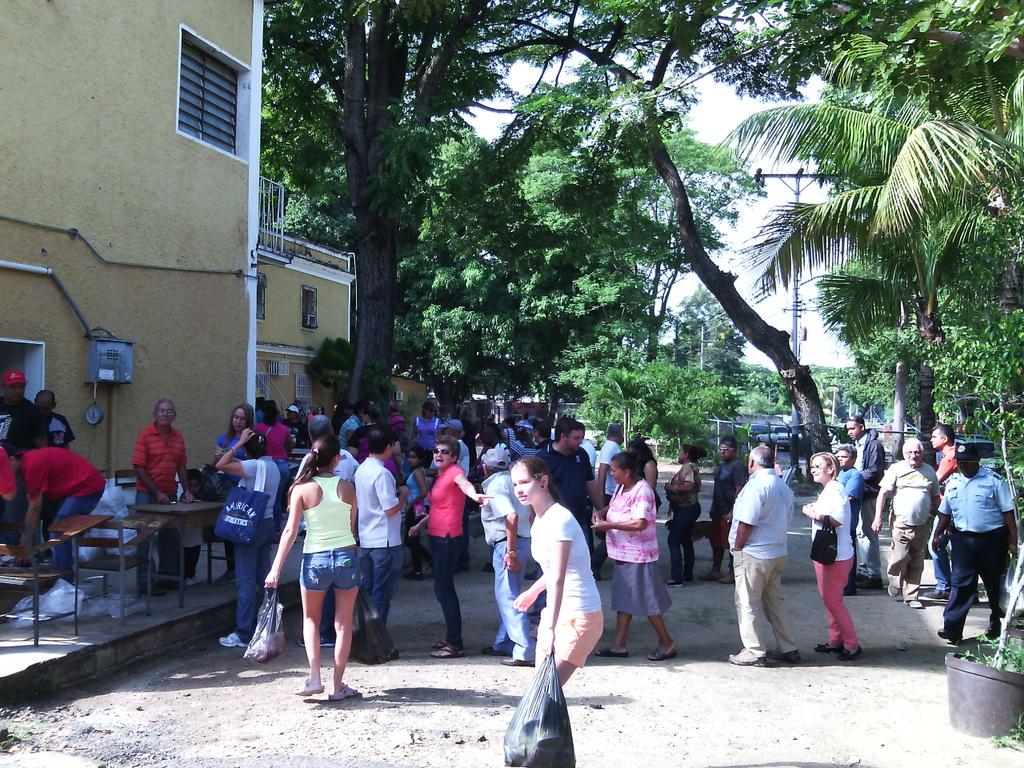mcyPROactiva's tweet photo. Excelente jornada distribución de alimentos en urb Cantarrana http://t.co/0uZY8sd49c