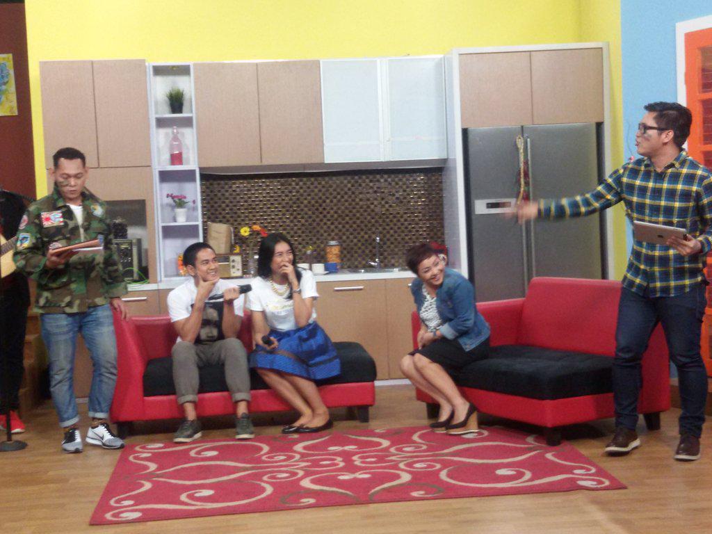 Yang baru sampe rumah, lgsg tune in di <a href="/JaktvCom/">JakTvOfficial</a> yaa...