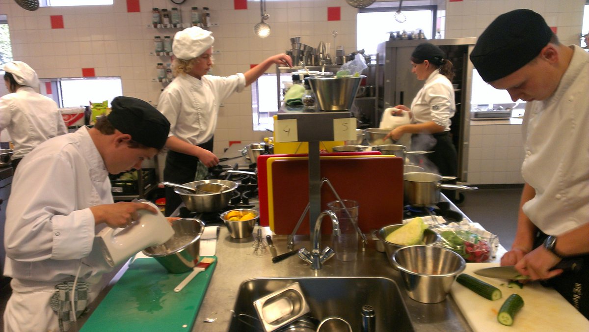 Wie gaat door naar de landelijke finale Junior Chef of the Year? Voorrondes zijn gestart # alfacollege # hardenberg