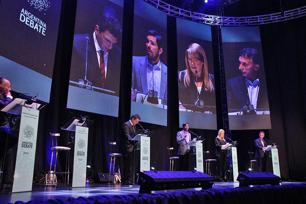 izquierdadiario's tweet photo. #ArgentinaDebate: destacada intervención de @NicolasdelCano, con reclamos obreros y populares http://t.co/deVbFRtAkL http://t.co/55sVT7LRYV