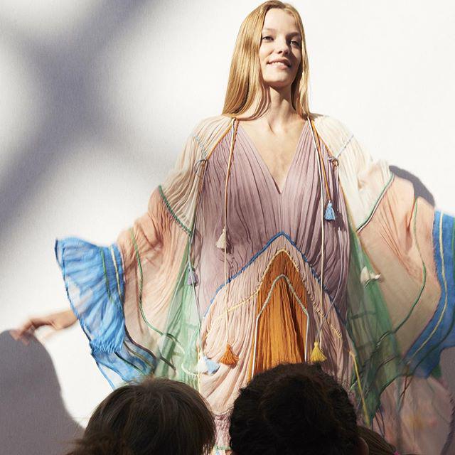musestyledotcom's tweet photo. We all want to be the @chloefashion girl this #SS16 
#PFW http://t.co/YR3gZ50O4J