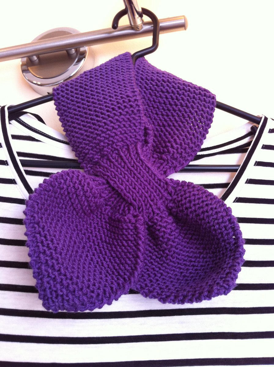 tpinksheep's tweet image. New listing today on #Etsy -&amp;gt; Bow knot scarflette in Purple etsy.com/uk/listing/821… #knitting #winter #autumn