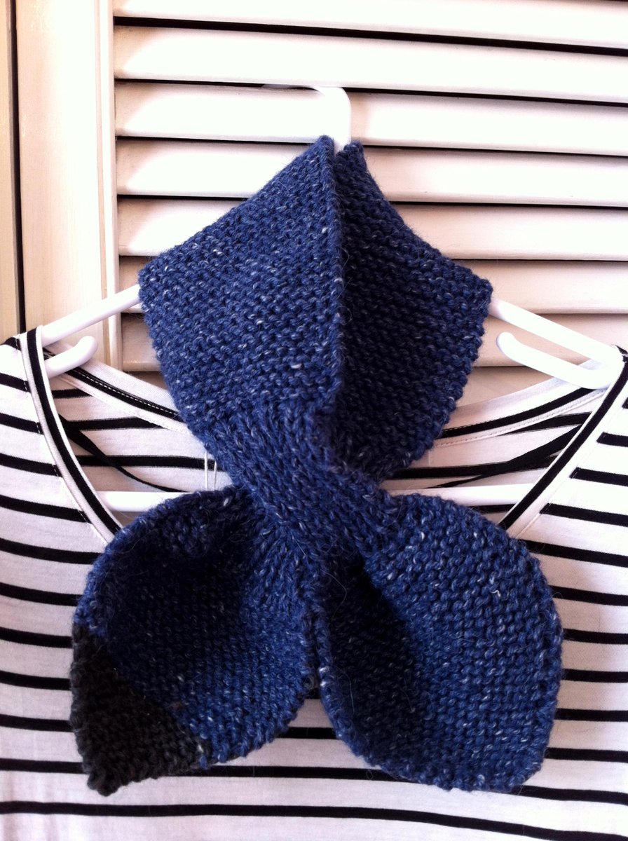 tpinksheep's tweet image. New listing today on #Etsy -&amp;gt; Bow knot scarflette in Denim etsy.com/uk/listing/975… #knitting #autumn #winter