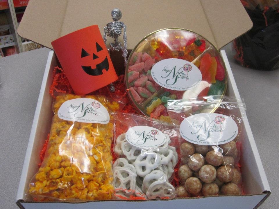 MailWorks1's tweet image. Time for Fall Favorites! #napernutsandsweets #fallcandy #treats #giftboxes #yummy