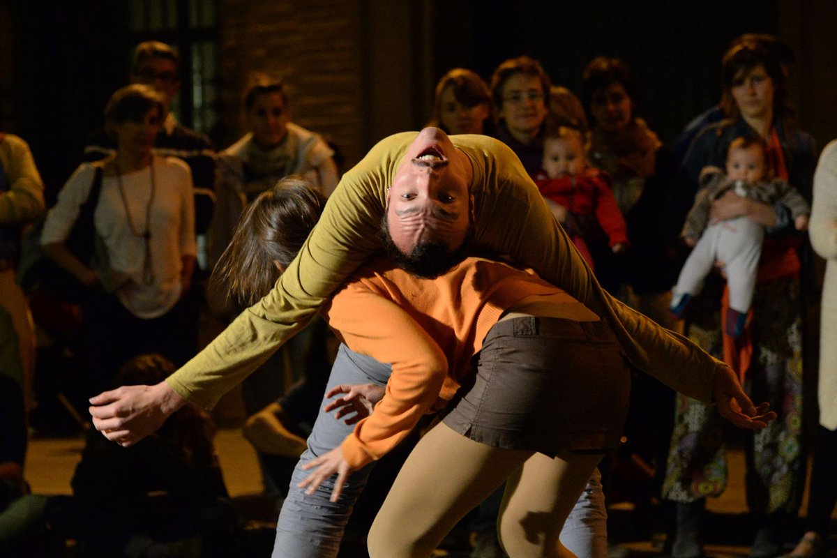 institutteatre's tweet photo. Premi per a l'espectacle TU VAS TOMBER sorgit dels tallers de @institutteatre a @FeriaHuesca http://t.co/57hCNnDoUu http://t.co/1Af0Uz9dHp