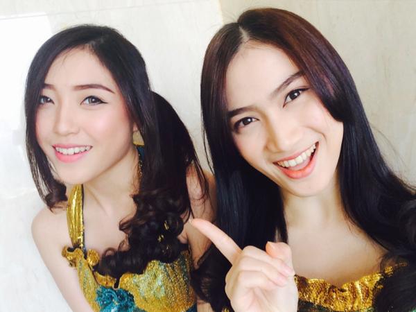 StandUpMelody's tweet photo. @MelodyJKT48 @Naomi_JKT48 bahagia itu disaat para istri akang akur !! #KangAF #SenangnyaJadiFJKT48 http://t.co/qlaVXSeAI0