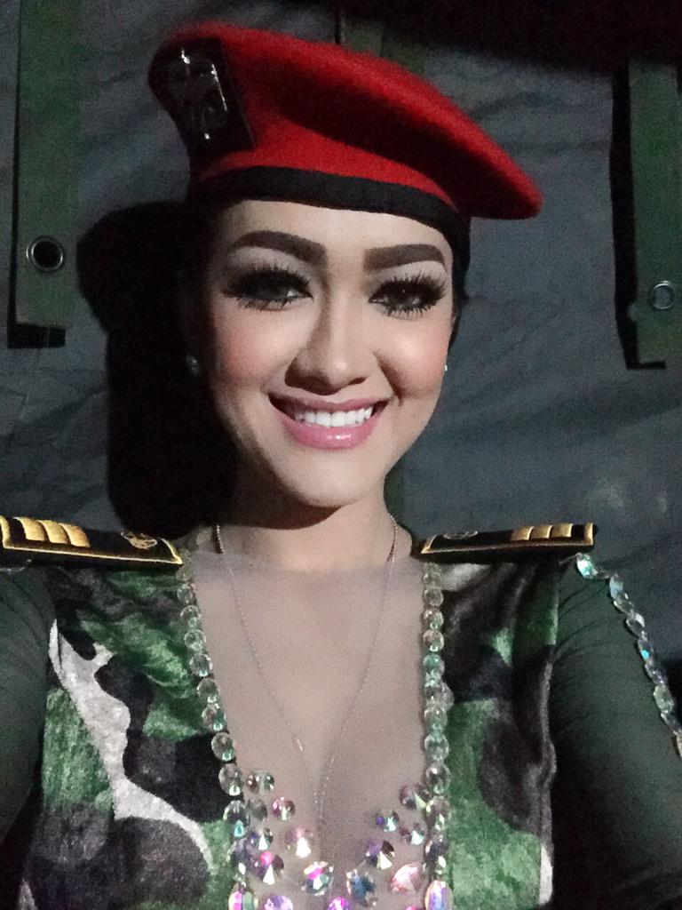 lisna_julek's tweet photo. Muaaach... Mamita"@juliaperrez: Kisss mee http://t.co/OzZAE5mWoL"