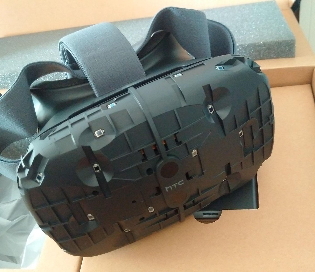 Now ready to work on room-scale VR experiences! Thx <a href="/htcvive/">HTC VIVE</a> and <a href="/SteamVR/">SteamVR</a>!