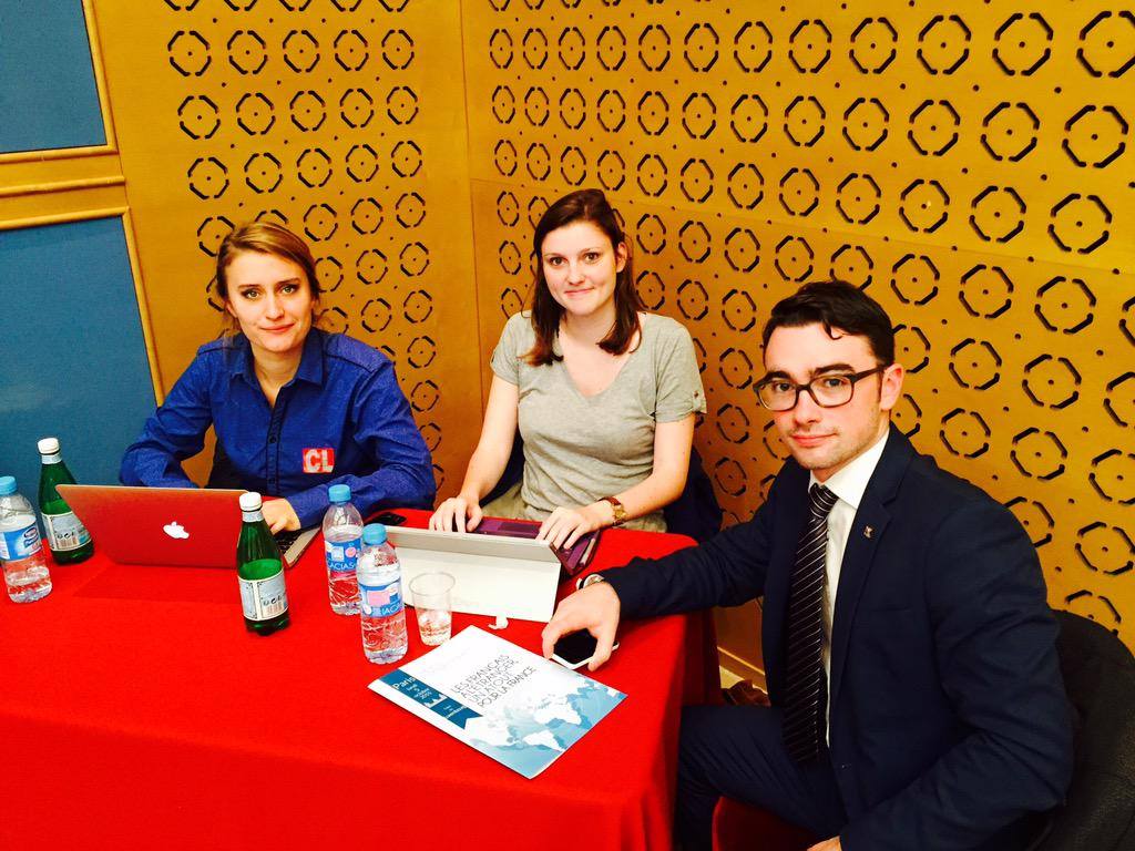 repreformiste's tweet photo. La #TeamRR en pleine action pr couvrir le #colloqueFE toute la journée. #onestchauds http://t.co/v9Xza8YqyX