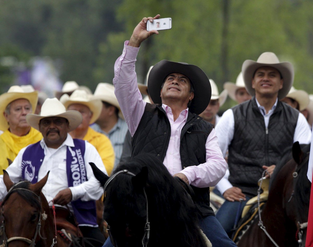 Milenio's tweet photo. [Crónica]  “Adónde le pico a esta madre” http://t.co/CWIE9AiRFx http://t.co/S72JplwIu3