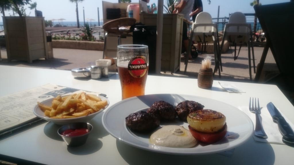 mars_psych's tweet image. #telaviv important beachside mental preparation for #IAC2015 #spacemed #spacepsych #JourneyToMars &amp;amp; #marsanalogues