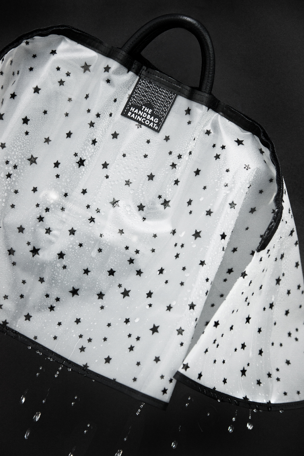 HandbagRaincoat's tweet photo. Your #HBRC Style: Star Print. Get yours >------> http://t.co/bJ1M7GlUFA #OWNTHERAIN http://t.co/q05uP35xMU