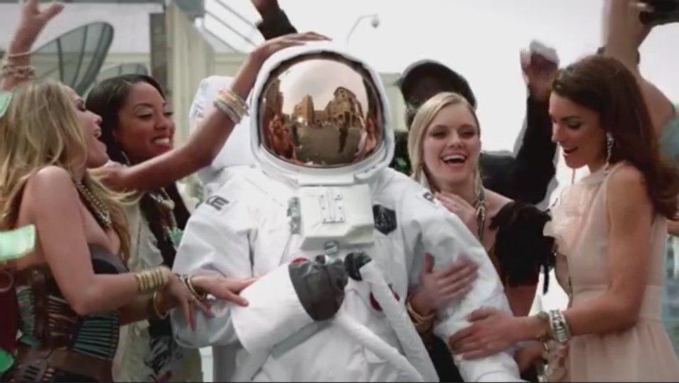 ElleEvansDaily's tweet photo. #flashback: #ElleEvans in #MTV & #Axe #Apollo #AxeApollo #commercial #ads #MTVawards #VMA #AMA #EMA #awards #model http://t.co/vGPIWG1jrc