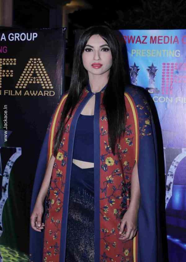 Jackacedotin's tweet photo. The Indian Icon Film Awards 2015 
@GAUAHAR_KHAN #Jackace #TIIFA2015 
http://t.co/jbd8yhabG8 http://t.co/JbJqto0RJS
